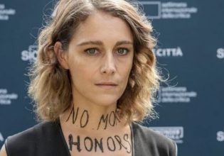 «Όχι άλλες τιμές σε κακοποιητές»: Οι σκηνοθέτες που προκαλούν συζητήσεις στο Φεστιβάλ Βενετίας