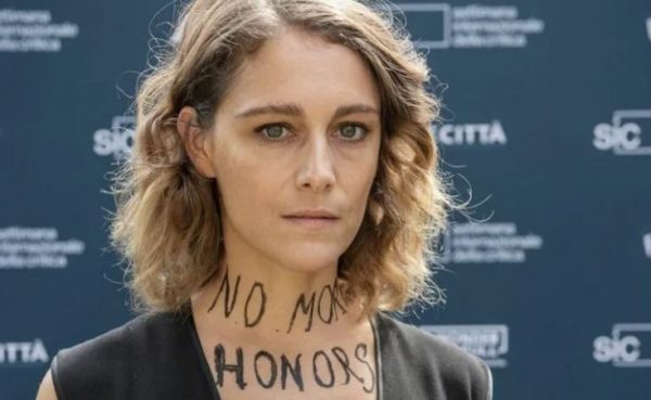 «Όχι άλλες τιμές σε κακοποιητές»: Οι σκηνοθέτες που προκαλούν συζητήσεις στο Φεστιβάλ Βενετίας