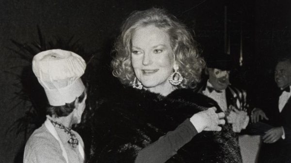 Doris Duke: Η κτητική κληρονόμος που δολοφόνησε τον διακοσμητή της