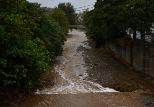 Κακοκαιρία Daniel: Πλημμύρισαν οι Ροβιές – Εγκλωβισμένοι κάτοικοι