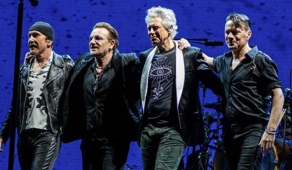 Οι U2 γυρίζουν το βίντεο για το νέο single «Atomic City», στο Λας Βέγκας, ως τετράδα