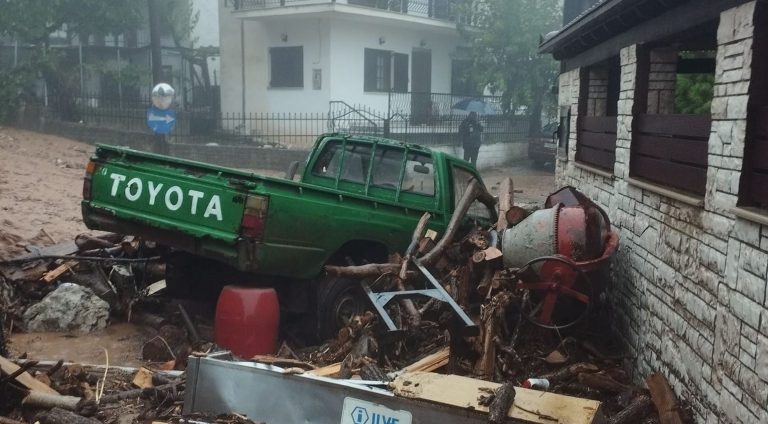 Κακοκαιρία Daniel: Τρίτος νεκρός από τις πλημμύρες – Τον καταπλάκωσε όχημα στην Καρδίτσα