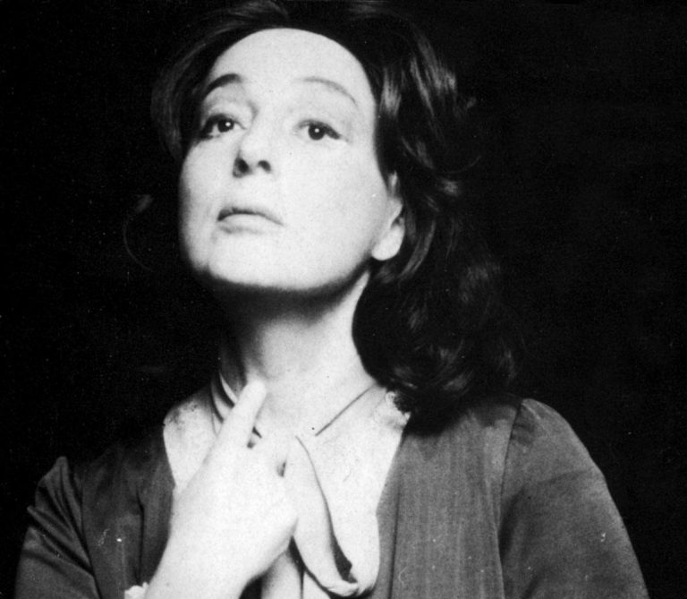 Έλλη Λαμπέτη: 40 χρόνια χωρίς «Το κορίτσι με τα μαύρα»