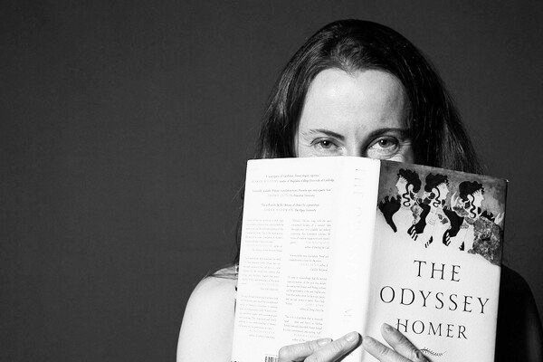 Εμιλι Γουίλσον: «Ηθελα η “Ιλιάδα” να “τραγουδάει” στα αγγλικά, όπως στα ελληνικά»