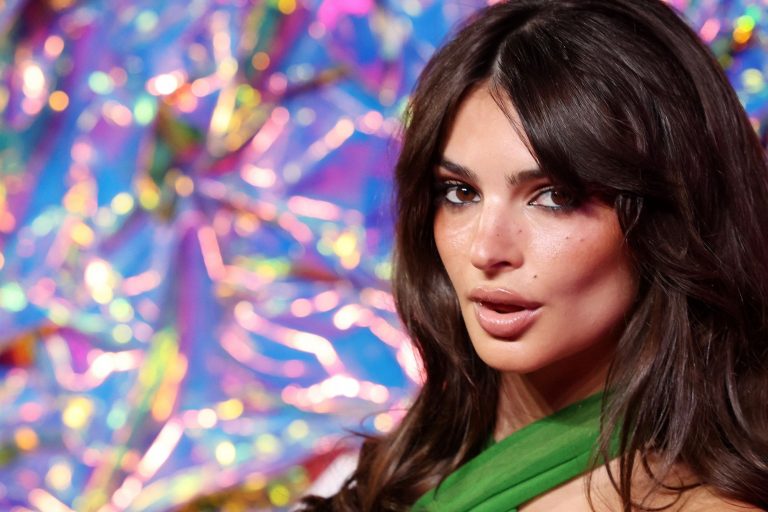 Ο μόνος όρος για να βγεις ραντεβού με την Έμιλι Ραταϊκόφσκι