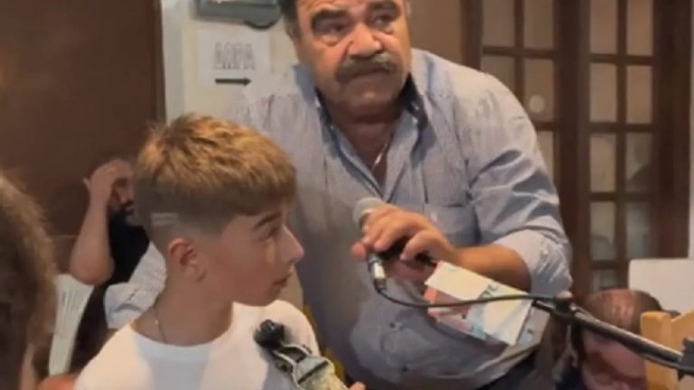 Viral ο μικρός Ελληνοκαναδός που έμαθε μόνος του λύρα – Το γλέντι που πήρε «φωτιά»