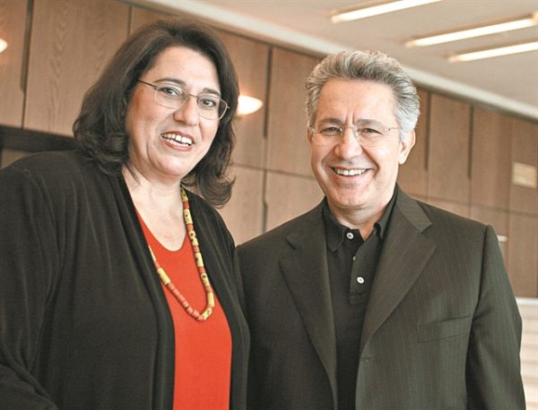 Μαρία Φαραντούρη – Ζουλφί Λιβανελί: «Δεν είναι τα τραγούδια μας συνθήματα ειρήνης»