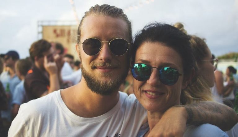 Μια μητέρα και ένας γιος από την ίδια μήτρα; Ο απίστευτος κόσμος των γεννήσεων με μεταμόσχευση