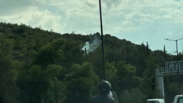 Φωτιά στον Υμηττό κοντά στο στρατόπεδο Σακέτα
