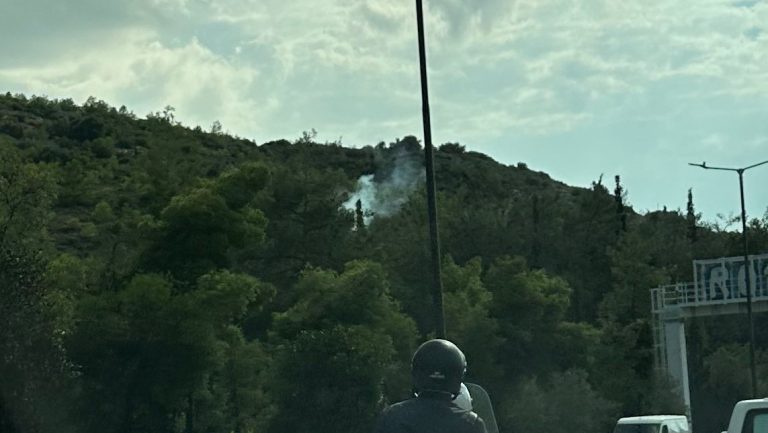 Φωτιά στον Υμηττό κοντά στο στρατόπεδο Σακέτα
