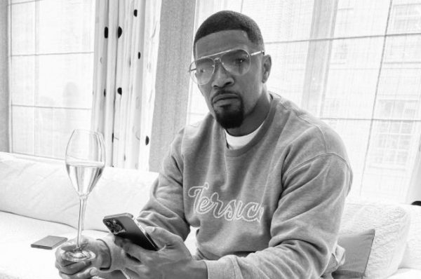 Τζέιμι Φοξ: «Ήταν ευγενικός και ταπεινός» – Οι πρώτες στιγμές μετά τη νοσηλεία του στο νοσοκομείο