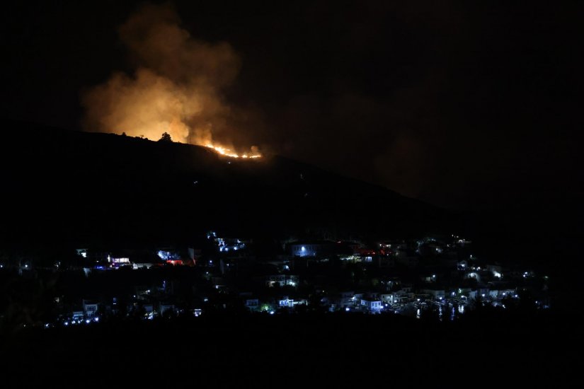 Φωτιά στη Χίο: Συναγερμός στην Πυροσβεστική – Καίγεται αγροτοδασική έκταση