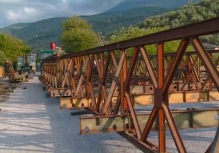 Κακοκαιρία Daniel: Ο Στρατός στήνει γέφυρα – Επανενώνεται ο Βόλος με το Πήλιο