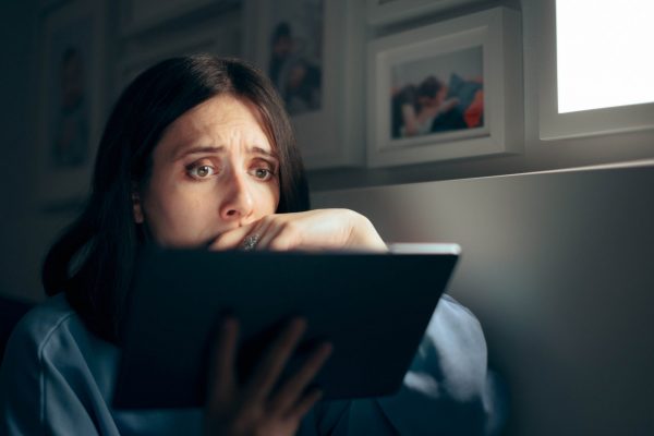 Γιατί οι γυναίκες είναι λιγότερο πιθανό να κάνουν ερωτήσεις δημόσια;