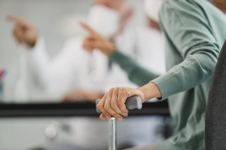 Πάρκινσον: Εξέταση αίματος μπορεί να δείξει τη νόσο χρόνια πριν την εμφάνισή της