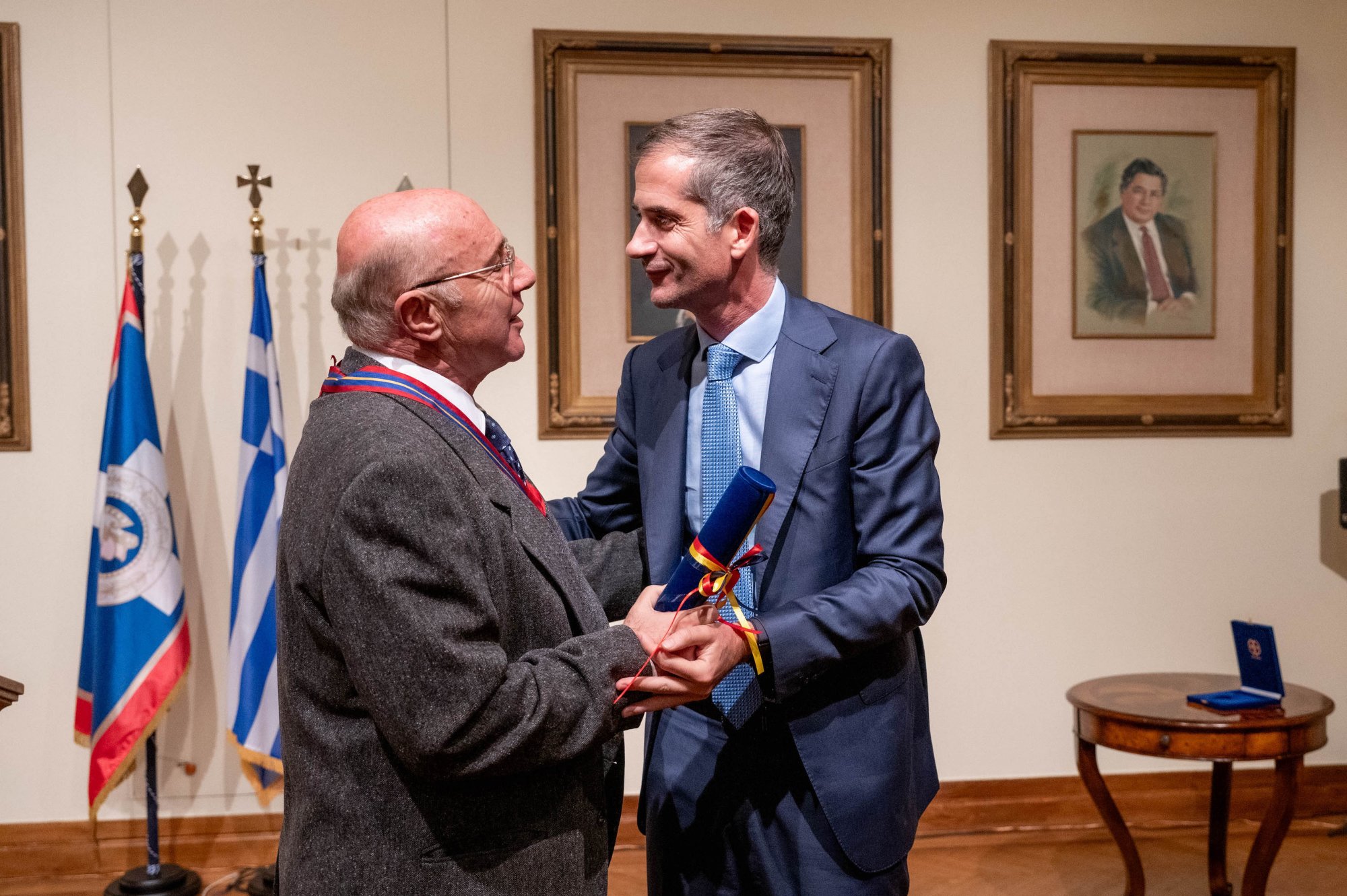 Με το Μετάλλιο του Δήμου Αθηναίων τιμήθηκε ο εμβληματικός αναμορφωτής του Φεστιβάλ Αθηνών, Γιώργος Λούκος