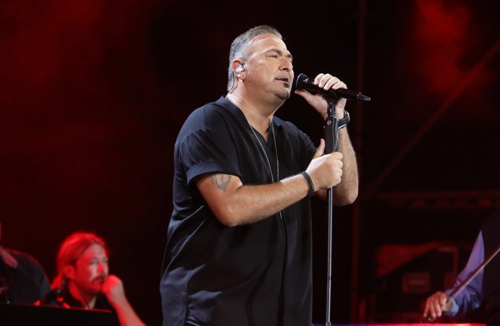 Αντώνης Ρέμος: Συγκίνησε με ακυκλοφόρητο τραγούδι του Αντώνη Βαρδή