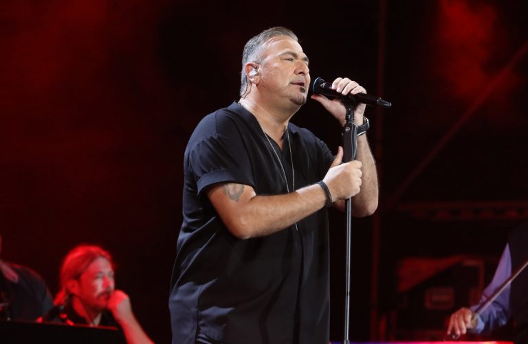 Αντώνης Ρέμος: Συγκίνησε με ακυκλοφόρητο τραγούδι του Αντώνη Βαρδή