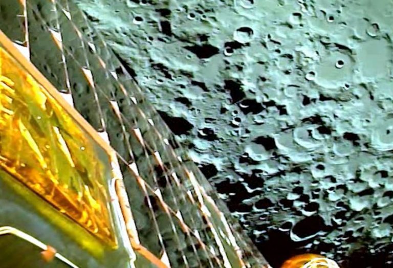 Ινδία: Σε «λειτουργία αναμονής» το διαστημικό όχημα που προσεδαφίστηκε στη Σελήνη