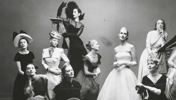 Πώς ο Irving Penn άλλαξε τον τρόπο με τον οποίο οι άνθρωποι έβλεπαν τον κόσμο