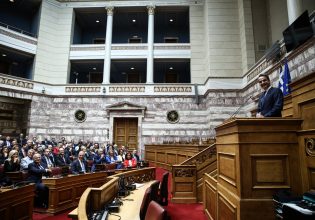 Μητσοτάκης: Ο πήχης της ΝΔ για τις αυτοδοικητικές – Βάλτε πλάτη ζήτησε από τους βουλευτές ο πρωθυπουργός