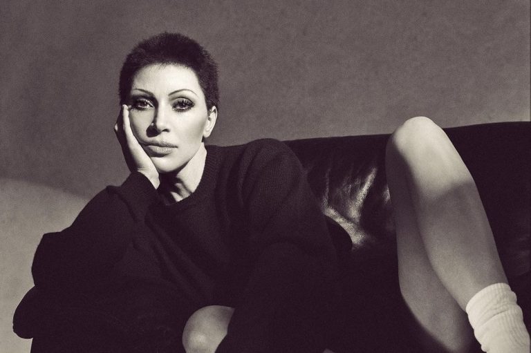 Η Κιμ Καρντάσιαν πόζαρε σε εξώφυλλο περιοδικού με ξυρισμένο κεφάλι