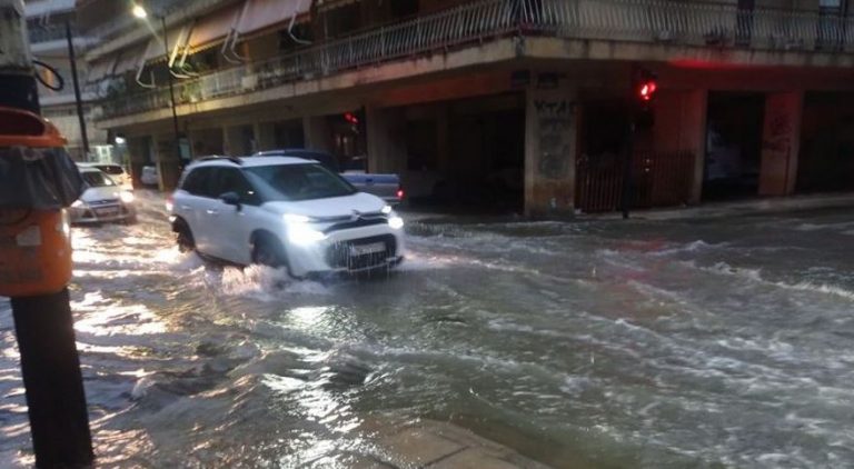 Κακοκαιρία Daniel: «Μόνο βάρκα περνάει από τον Παλαμά Καρδίτσας»