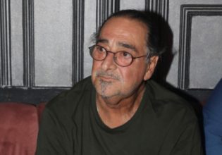 Βασίλης Καρράς: «Δίνει γενναία μία μάχη – Πηγαινοέρχεται στα νοσοκομεία»