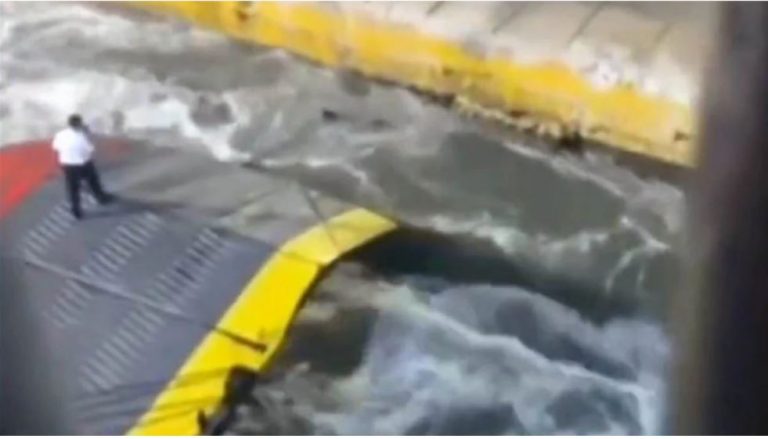 Ο Μαύρος κι ο Πακιστανός στον καταπέλτη