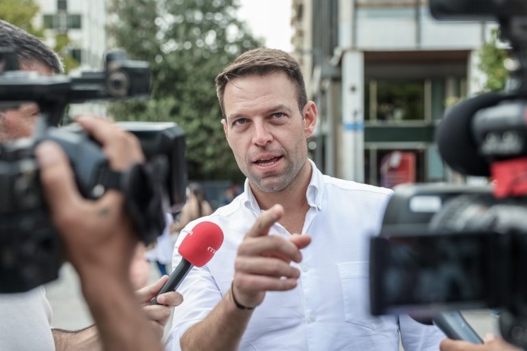 Κασσελάκης: Η συμμετοχή στο Spetses Mini Marathon και το αρχοντικό σπίτι δίπλα στο κύμα