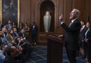ΗΠΑ: Η Βουλή ενέκρινε νομοσχέδιο έκτακτης χρηματοδότησης τελευταία στιγμή για την αποφυγή «shutdown»