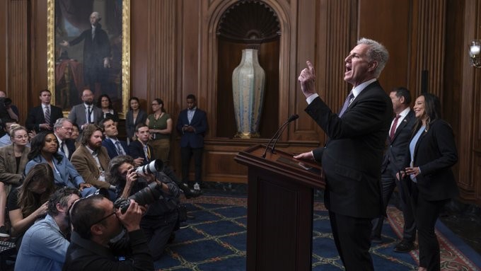 ΗΠΑ: Η Βουλή ενέκρινε νομοσχέδιο έκτακτης χρηματοδότησης τελευταία στιγμή για την αποφυγή «shutdown»