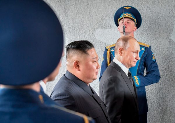 Βόρεια Κορέα: Γιατί προκαλεί παγκόσμιο φόβο τυχόν συνεργασία της για όπλα με τη Ρωσία