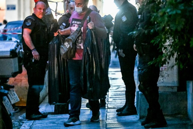 Οπλοστάσιο στο Κολωνάκι: Σε ποιον ανήκει ο βαρύς οπλισμός που βρέθηκε σε νεοκλασικό κτίριο