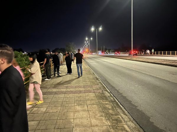 Κακοκαιρία Daniel: Νύχτα αγωνίας καθώς υπερχειλίζει ο Πηνειός – Στους δρόμους οι Λαρισαίοι