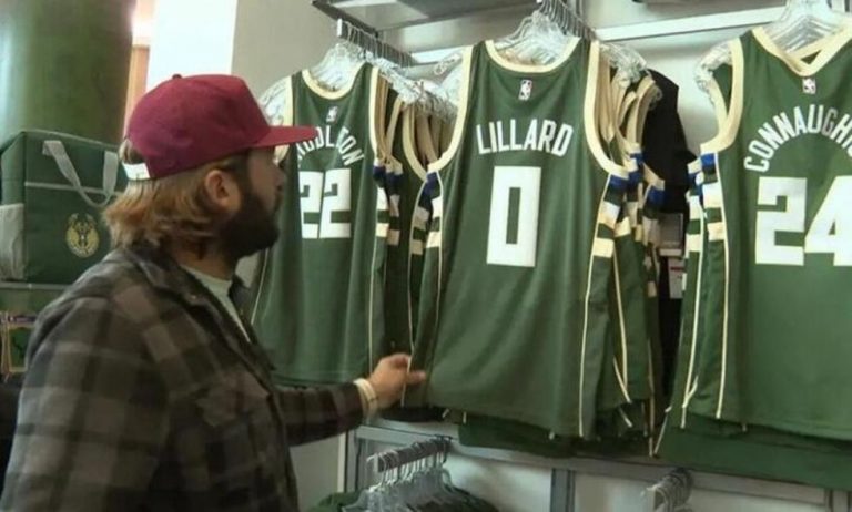 Μιλγουόκι Μπακς: Τύπωσαν ήδη φανέλες του Λίλαρντ