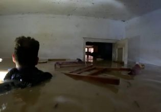 Κακοκαιρία Daniel: Έρευνες των βατραχανθρώπων του Λιμενικού στα πλημμυρισμένα σπίτια – Αγωνία για αγνοούμενους