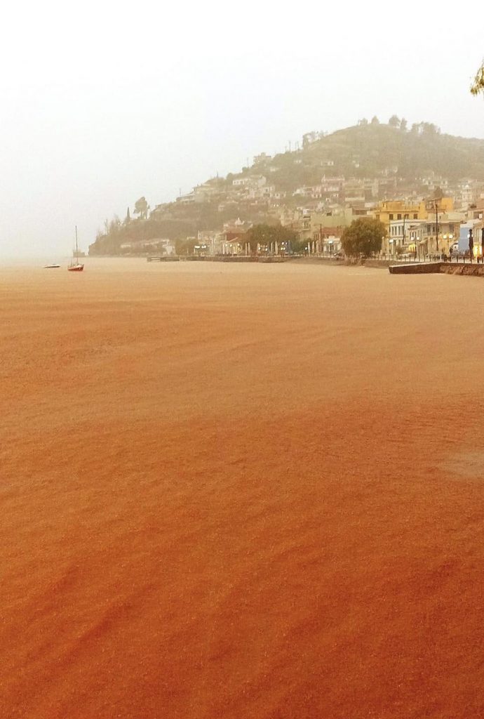 Κακοκαιρία Elias: Η λάσπη έχει φτάσει στη θάλασσα της Λίμνης Ευβοίας – Απίστευτες εικόνες