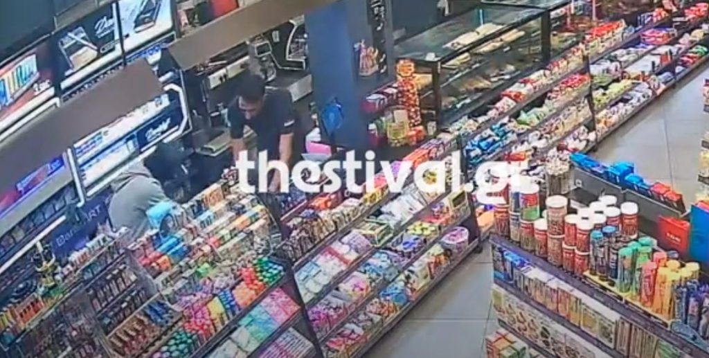 Θεσσαλονίκη: «Μπούκαρε» σε κατάστημα και απείλησε τον υπάλληλο με μαχαίρι