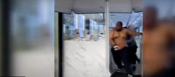 Πήγε να κλέψει κοσμηματοπωλείο και τον έδειραν – Δείτε το βίντεο