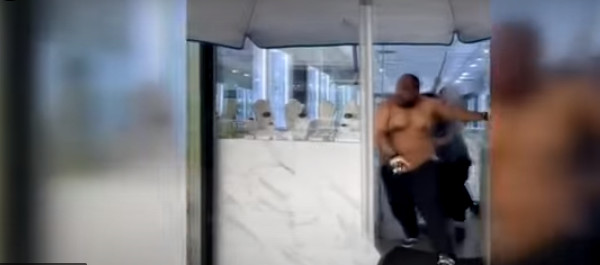 Πήγε να κλέψει κοσμηματοπωλείο και τον έδειραν – Δείτε το βίντεο