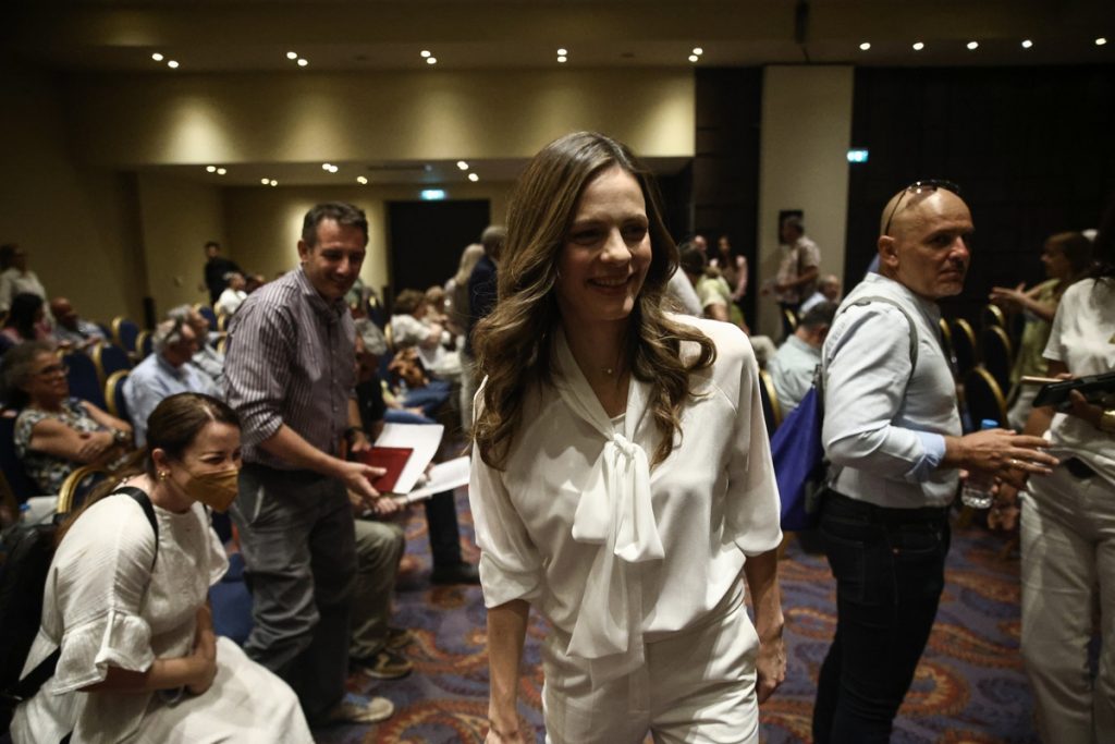 Έφη Αχτσιόγλου: «Παίρνουμε την υπόθεση του ΣΥΡΙΖΑ στα χέρια μας»