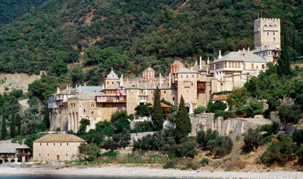 Ξυλοδαρμός στο Άγιο Όρος: Υπό κράτηση παραμένει ο 35χρονος μοναχός – Τι είπε στο δικαστήριο