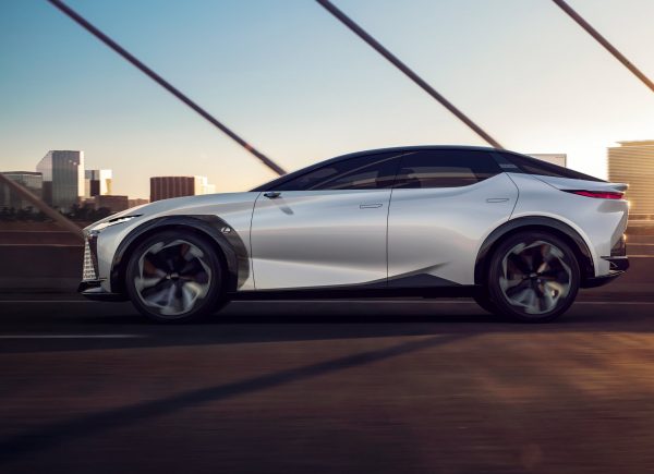 Το πρώτο (της) αρθρωτό EV ετοιμάζει Lexus