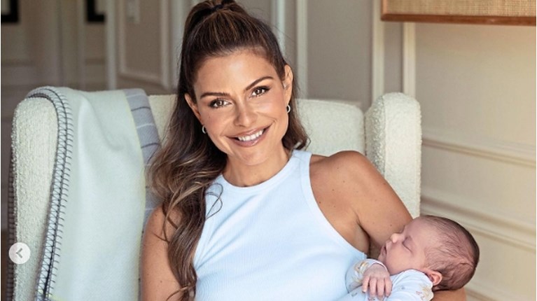 Μαρία Μενούνος: Η κορούλα της έγινε 3 μηνών