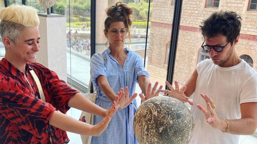 Συνεχίζει τις διακοπές της Ελλάδα η Μαρίζα Τομέι – Οι φωτογραφίες από το μουσείο της Ακρόπολης