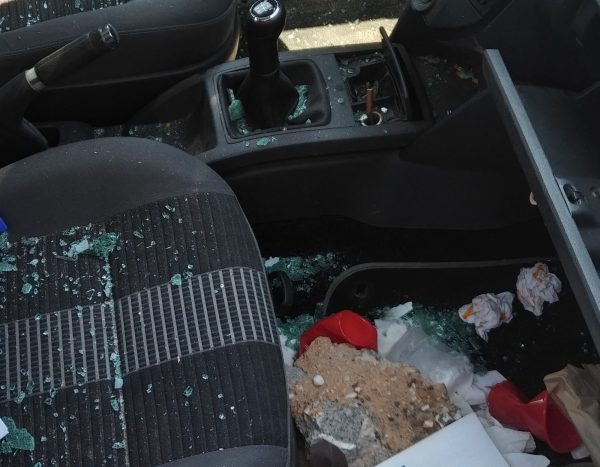 Ανησυχία κατοίκων στο Μάτι για βανδαλισμούς και διαρρήξεις – Στο in αποκλειστικές φωτογραφίες