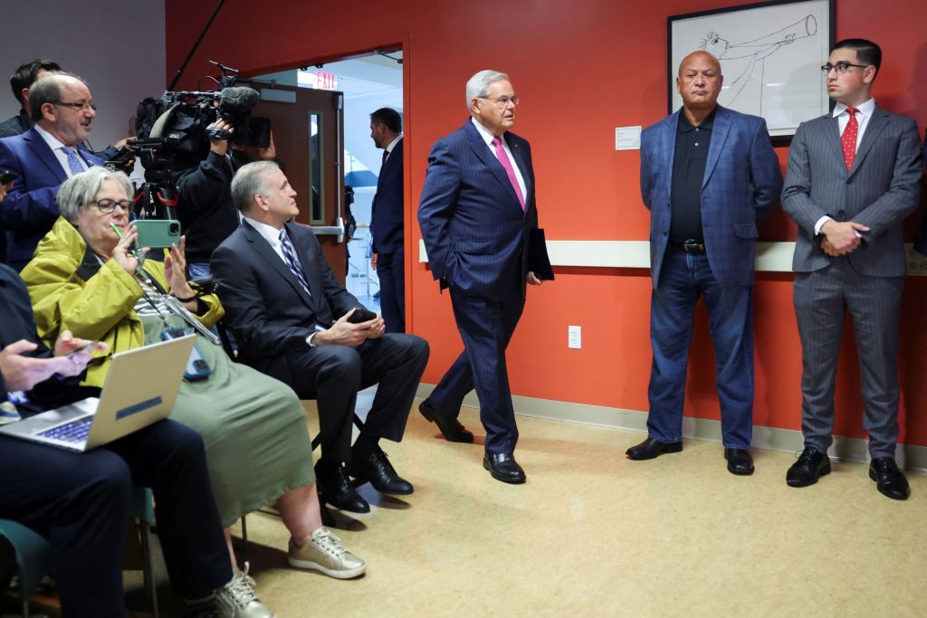 Η λίστα των Δημοκρατικών που λένε στον Μενέντεζ να παραιτηθεί – Η σιγή ιχθύος από τον άνθρωπο-κλειδί