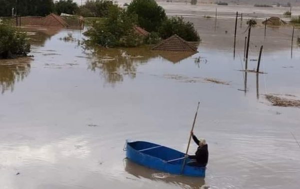 Κακοκαιρία Daniel: Απέραντη λίμνη ο κάμπος του Παλαμά – Χωριά θαμμένα κάτω από τόνους λάσπης και νερού