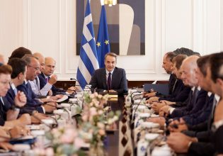 Μητσοτάκης στο Υπουργικό: Είμαστε μόνοι μας στο δρόμο της ευθύνης